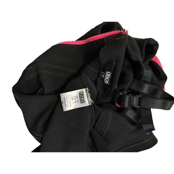 Chic Black Bodycon Dress with Pink Zipper Detail - Picture 6 of 6